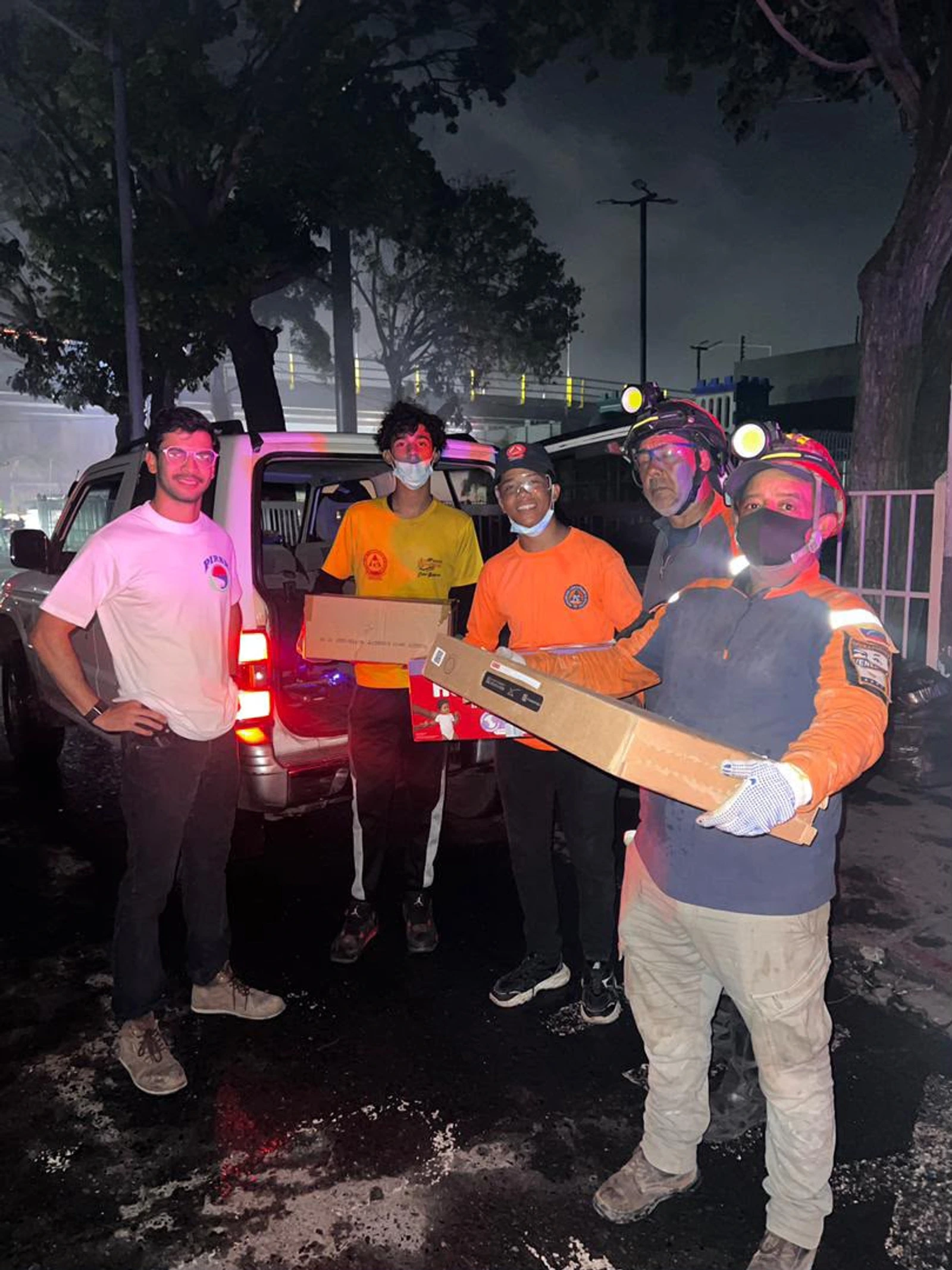 Relief volunteers receiving Starlink equipment in Venezuela